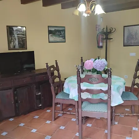Farm stay Casa Rural Casa Azul Villahormes